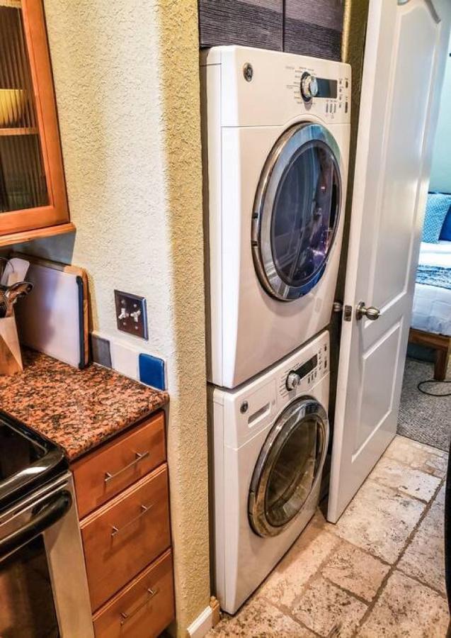 Retro Retreat In Dtsp - Explore The Downtown Area Saint Petersburg Eksteriør billede